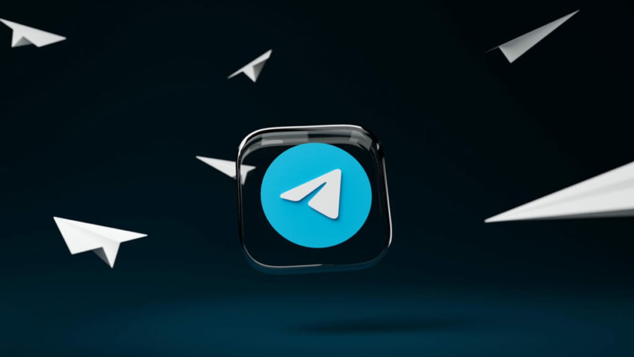 Logo de Telegran con aviones de papel volando a su alrededor