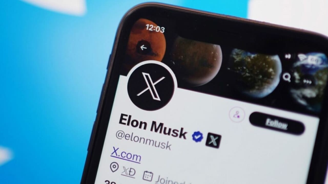 Elon Musk y el logo X de Twitter