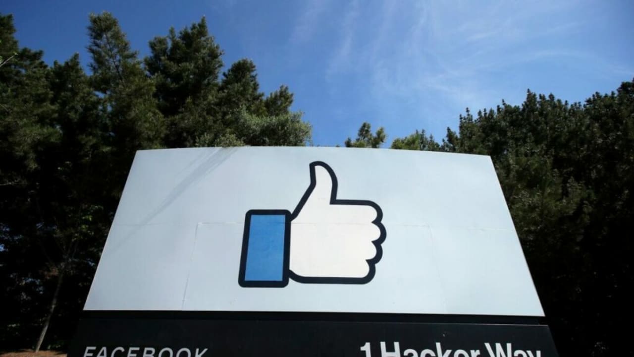 Facebook will no longer follow an algorithm 2