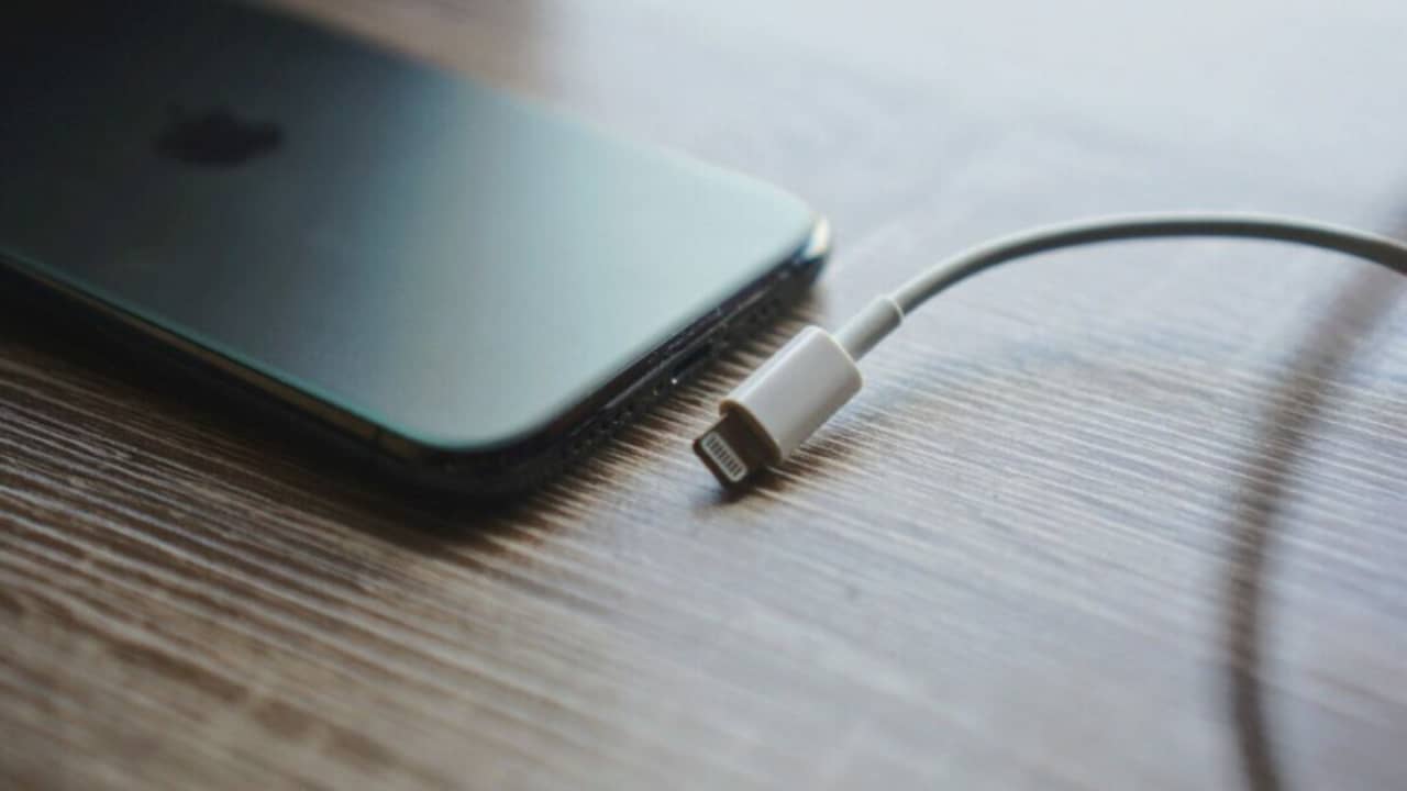 EU now requires all portable iPhone consumer tech to use USB Type-C charging ports by 2024